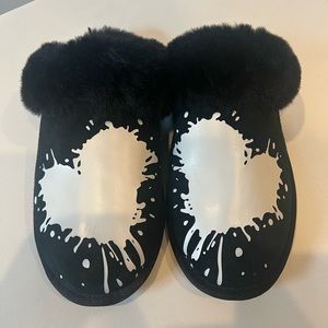 UGG SCUFFETTE WOMEN'S HEART VALENTINE'S SUEDE SHEARLING LINED SLIPPERS